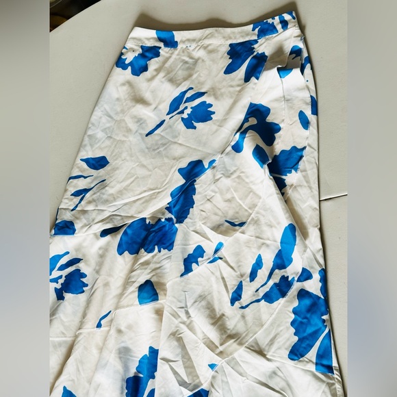 SHEIN Floral Blue and White Women's Skirt Size Small - Picture 3 of 14